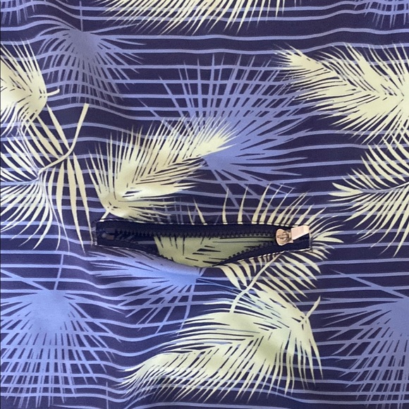 Hang Ten Blue and Green Palm Leaf Pattern Rash Guard sz Med - Picture 9 of 10